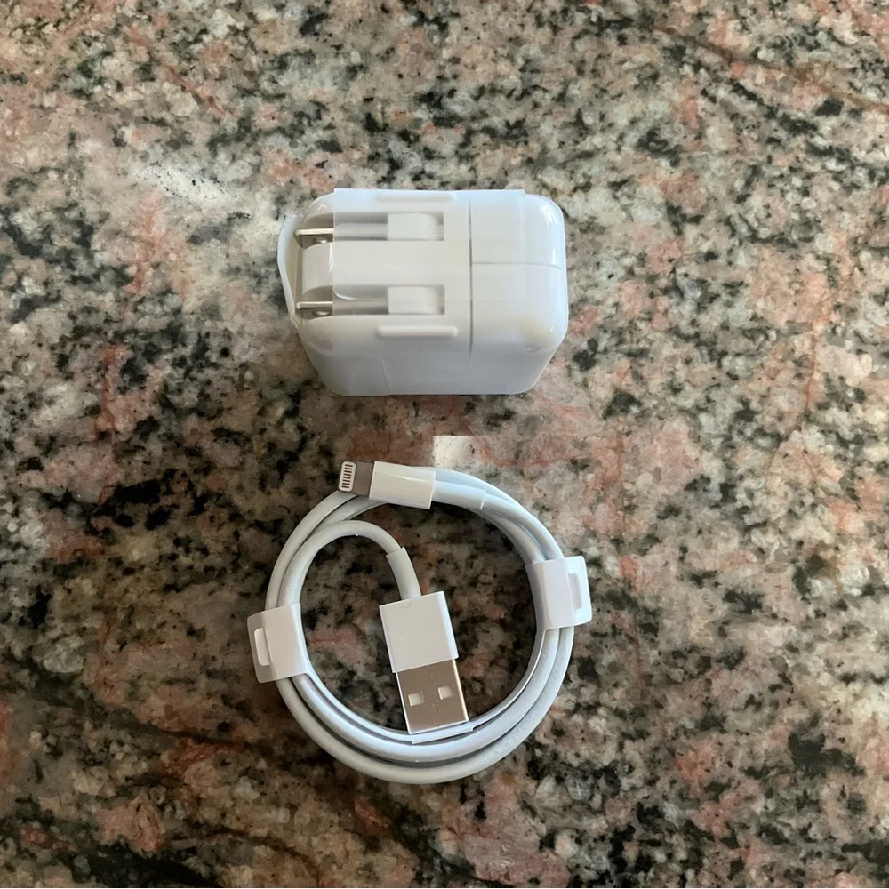 Apple iPad Mini Lightning to USB Cable & Lightning Power Adapter
